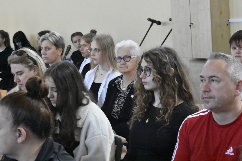 Read more about the article Sukces Julii i Vanessy w konkursie poetyckim
