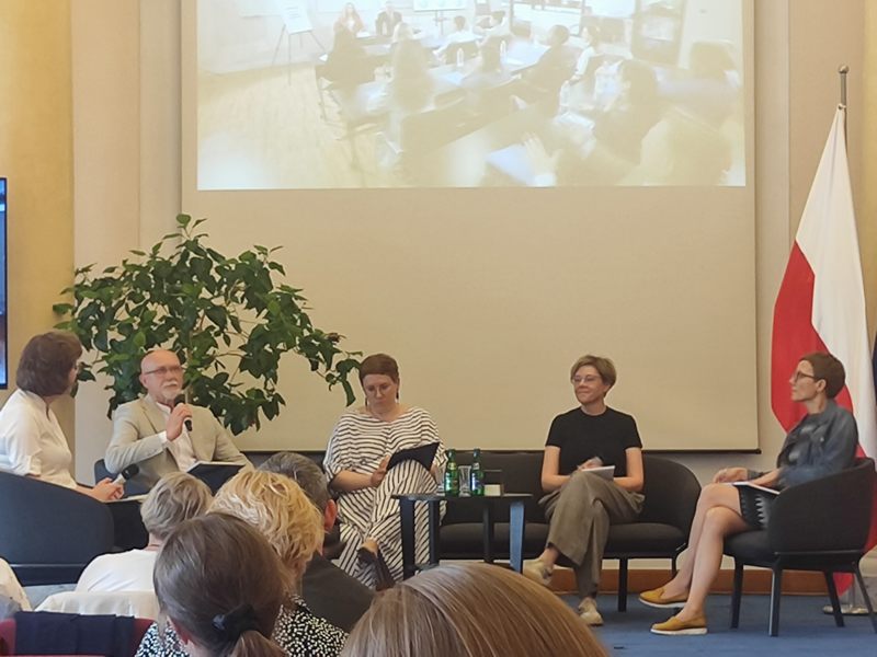 Read more about the article Ogólnopolska konferencja „Edukacja Obywatelska w szkole. Nowe wyzwania   i nowe szanse”