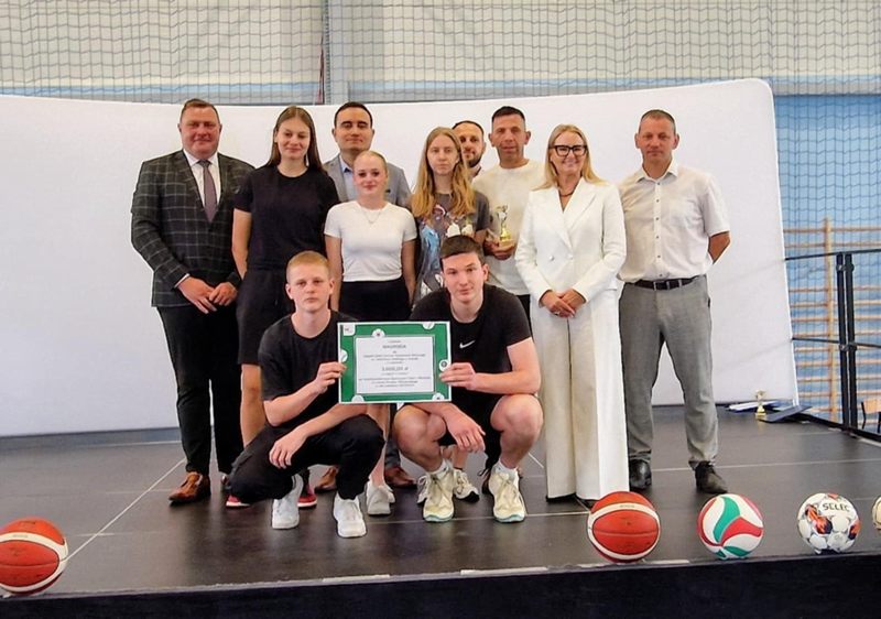 Read more about the article 🏆Wielki sukces sportowy naszej szkoły w Licealiadzie 2024/2025!🏆