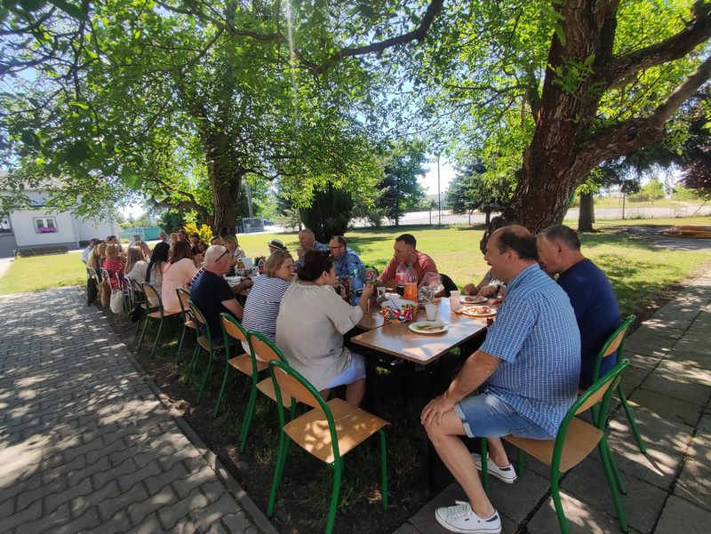 Read more about the article Spotkanie pracowników szkoły na początek wakacji